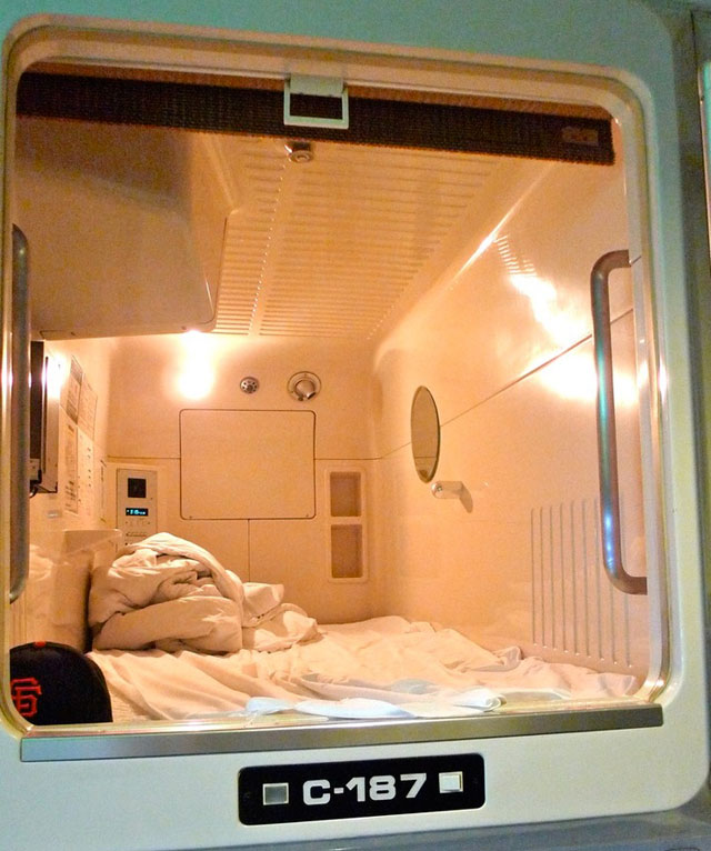 capsule hotel pod Genki, Mann?